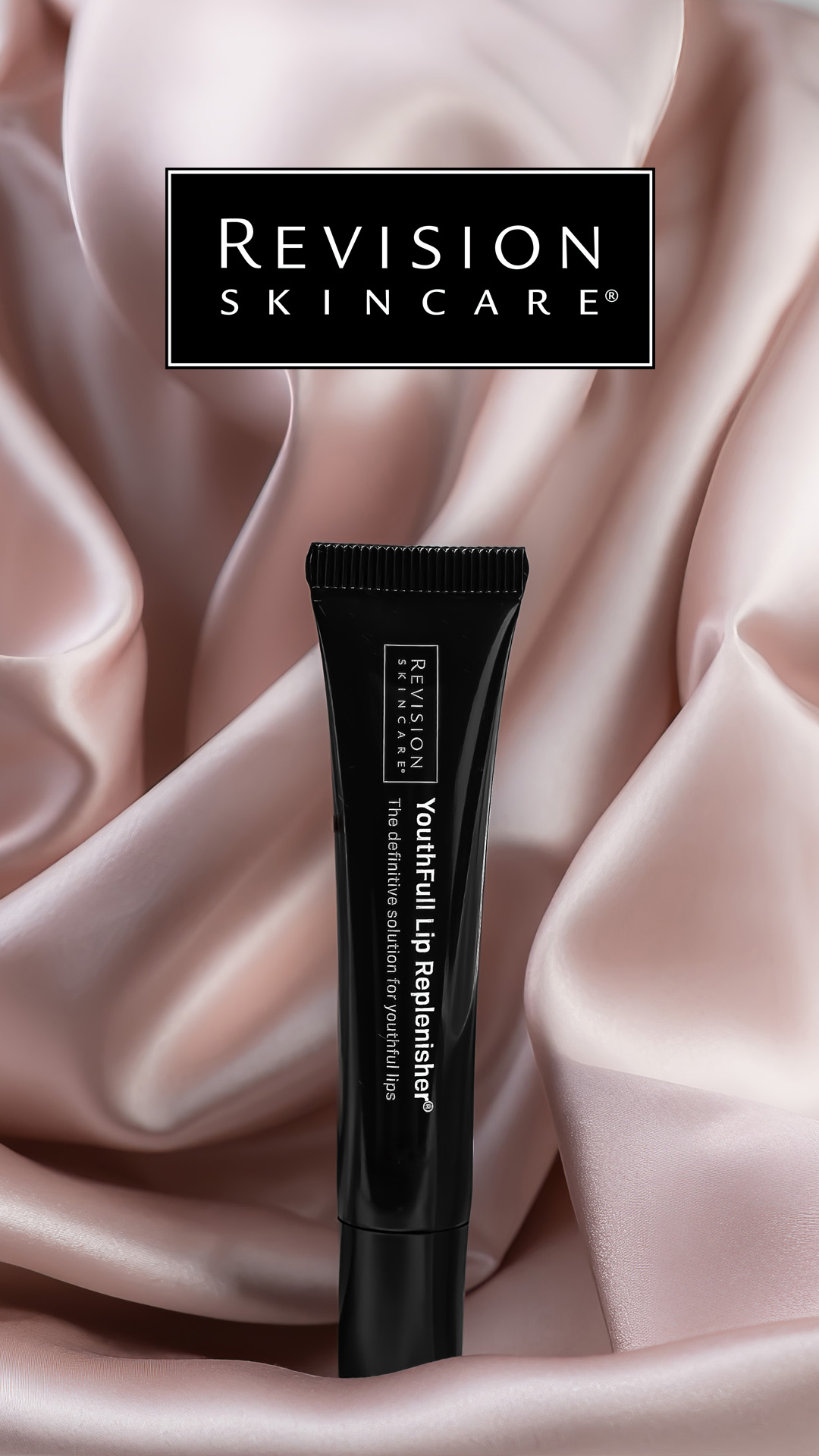 Bilde for sosiale medier Revision Skincare YouthFull Lip Replenisher miljøbilde story