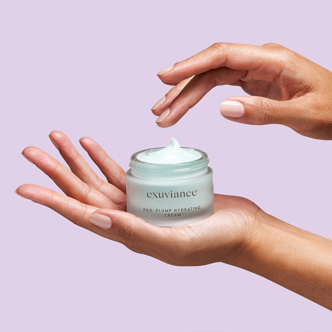Bilde for sosiale medier Exuviance Pro-Plump Hydrating Cream hender kvadrat