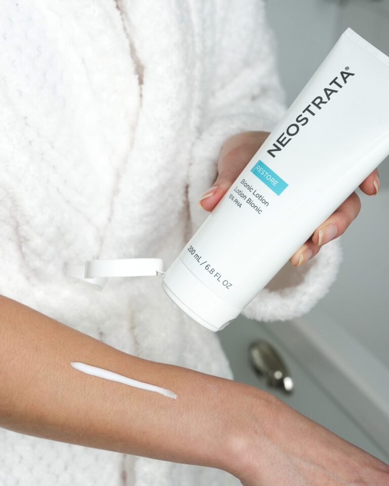 Bilde for sosiale medier NEOSTRATA Bionic Lotion lifestyle